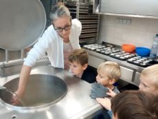 Pod pokličkou školní jídelny